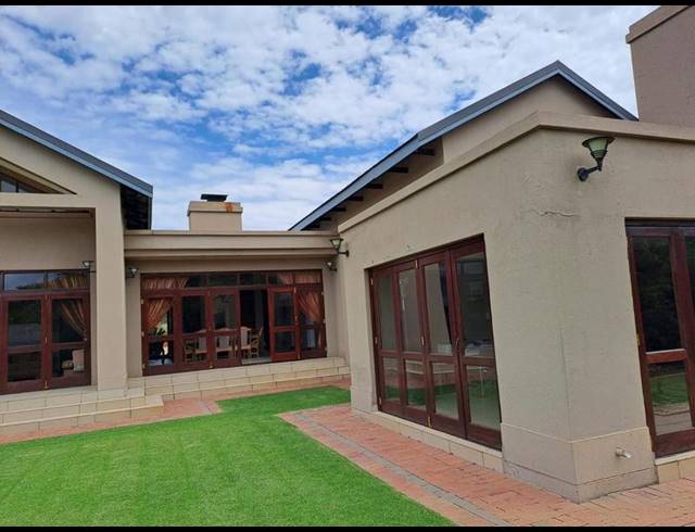 5 BEDROOM HOUSE FOR SALE IN ROODEPLAAT DAM